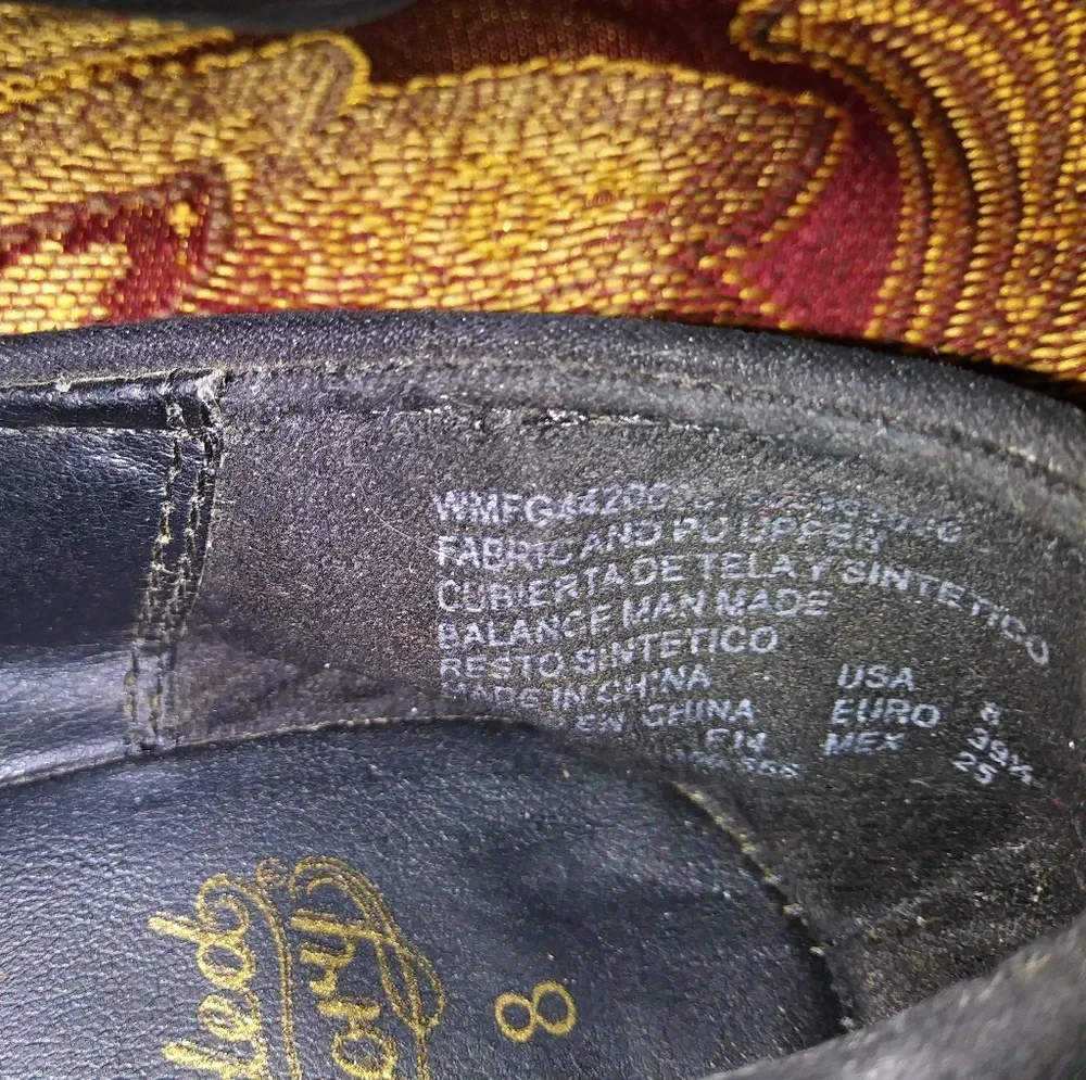 Flats💛 - Picture 5 of 7